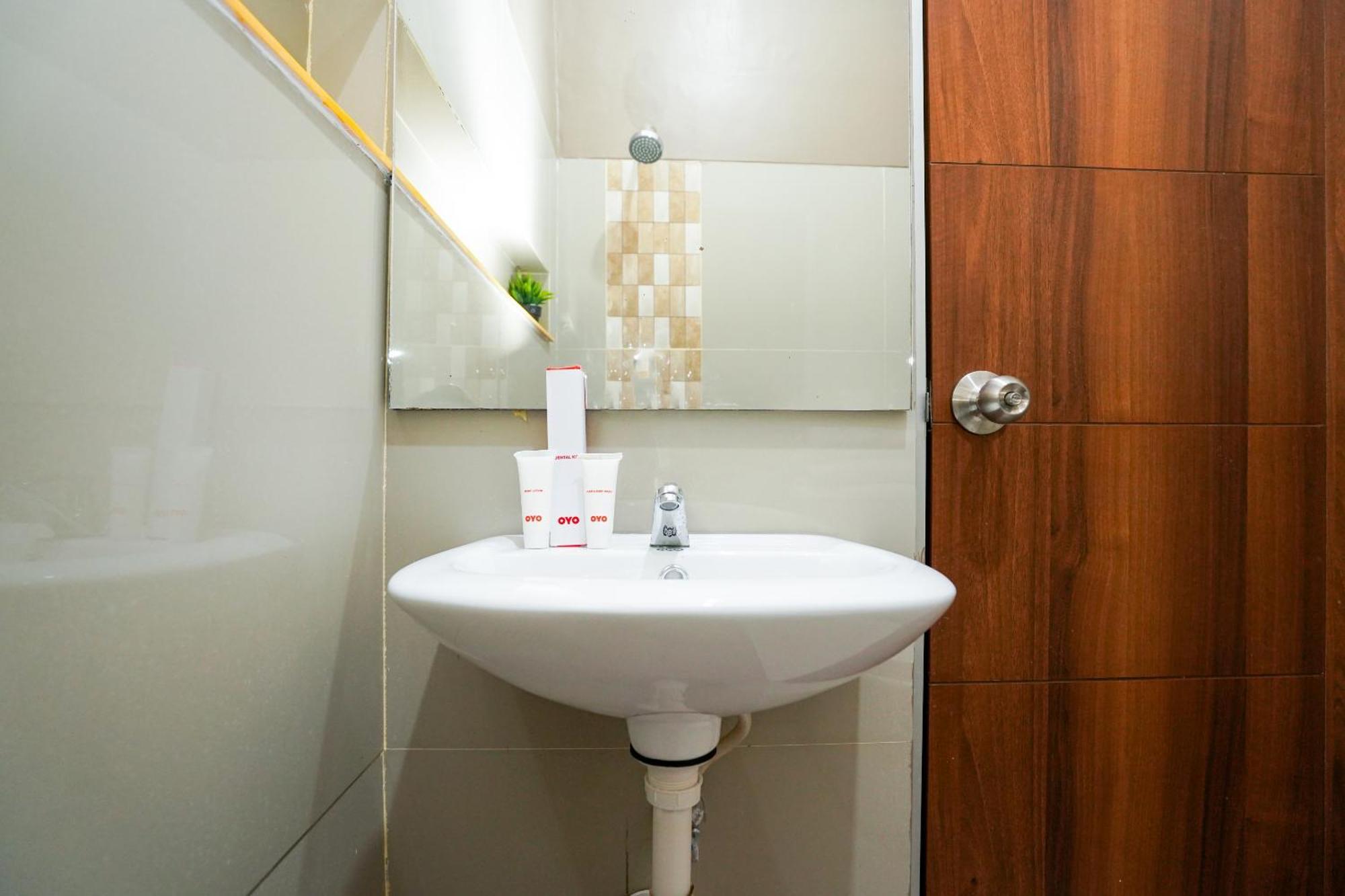 Hotel O Surabaya Near Surabaya Town Square Formerly Kupang Gunung Residence Exterior foto